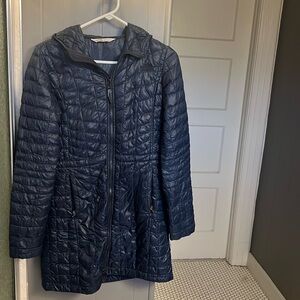 North Face blue coat. Has a hood. Very sliming.
